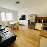 4 Appartments L 24 Beds L 11 Bedrooms L Fast Wifi