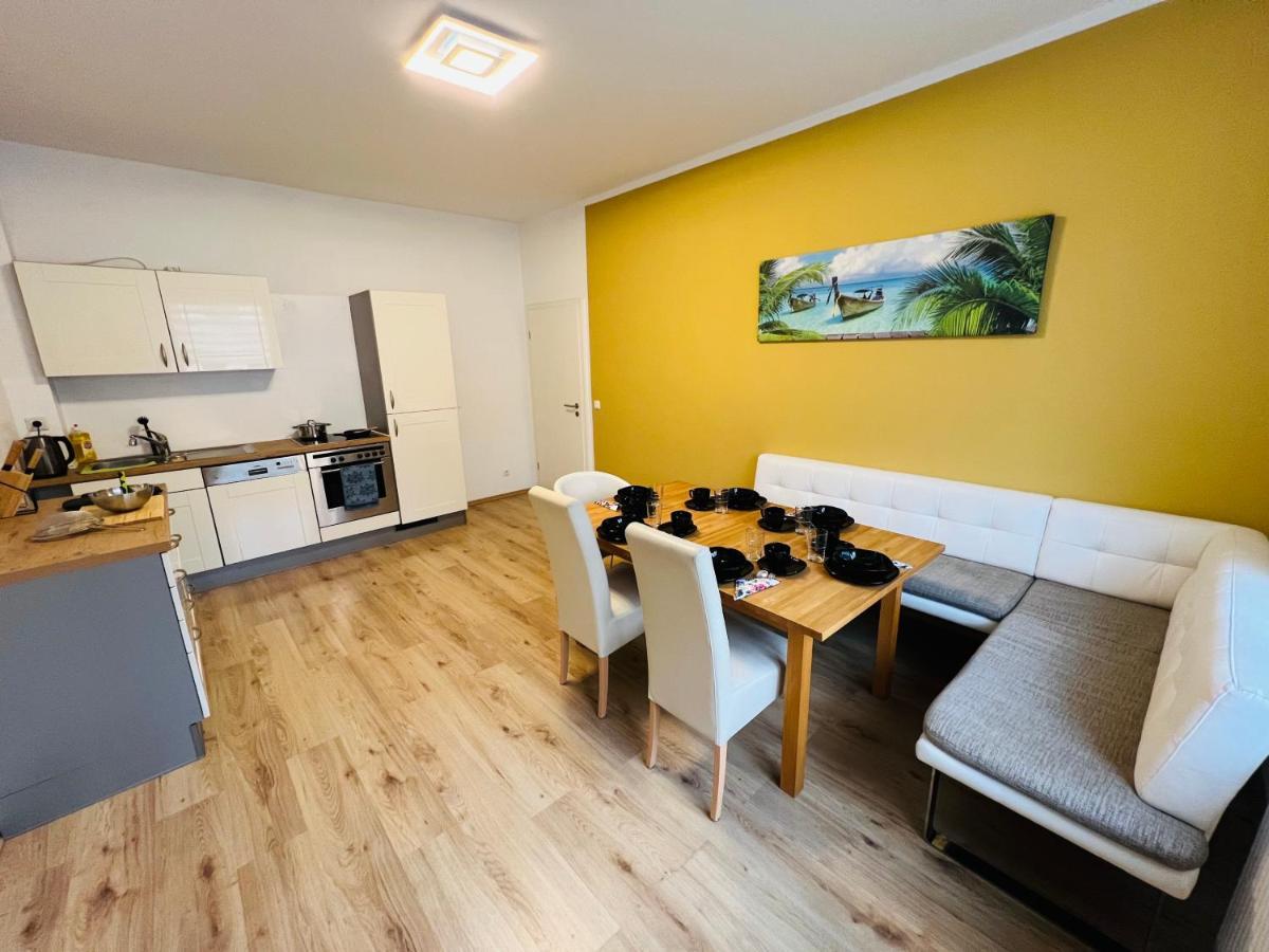 4 Appartments L 24 Beds L 11 Bedrooms L Fast Wifi Apartment