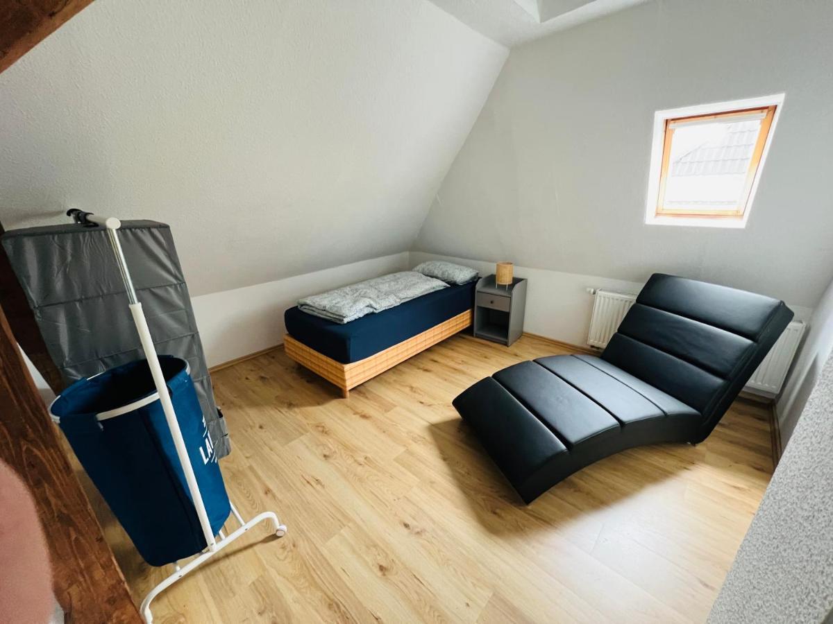 4 Appartments L 24 Beds L 11 Bedrooms L Fast Wifi Apartment