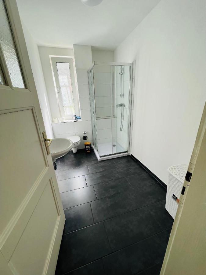 4 Appartments L 24 Beds L 11 Bedrooms L Fast Wifi Apartment *